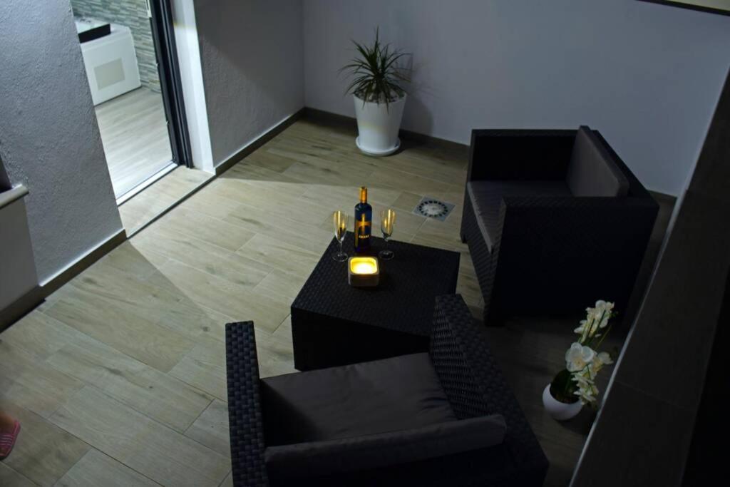 Alojamientos Lola, Suite Con Jacuzzi Benalup-Casas Viejas Exteriör bild